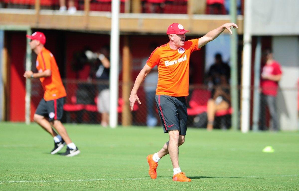 T&eacute;cnico Ant&ocirc;nio Carlos Zago teve tr&ecirc;s refor&ccedil;os confirmados para domingo