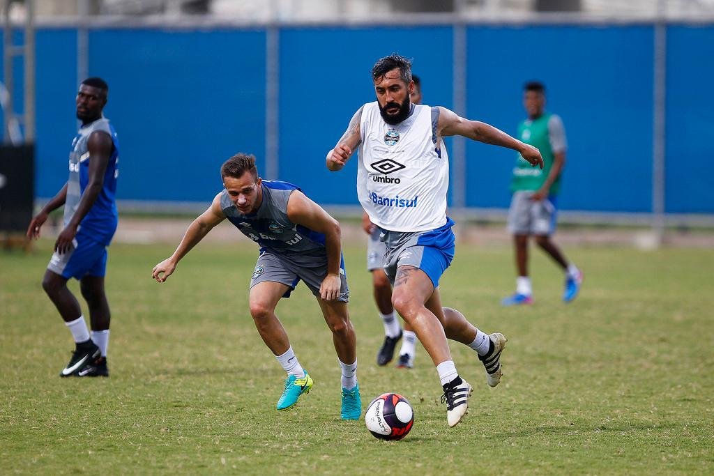 Gr&ecirc;mio treinou com time misto nesta quinta-feira