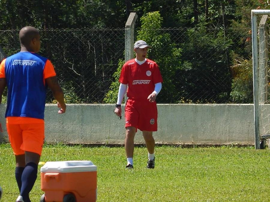 Tiago Nunes quer tirar peso da estreia contra o Inter no Gauch&atilde;o
