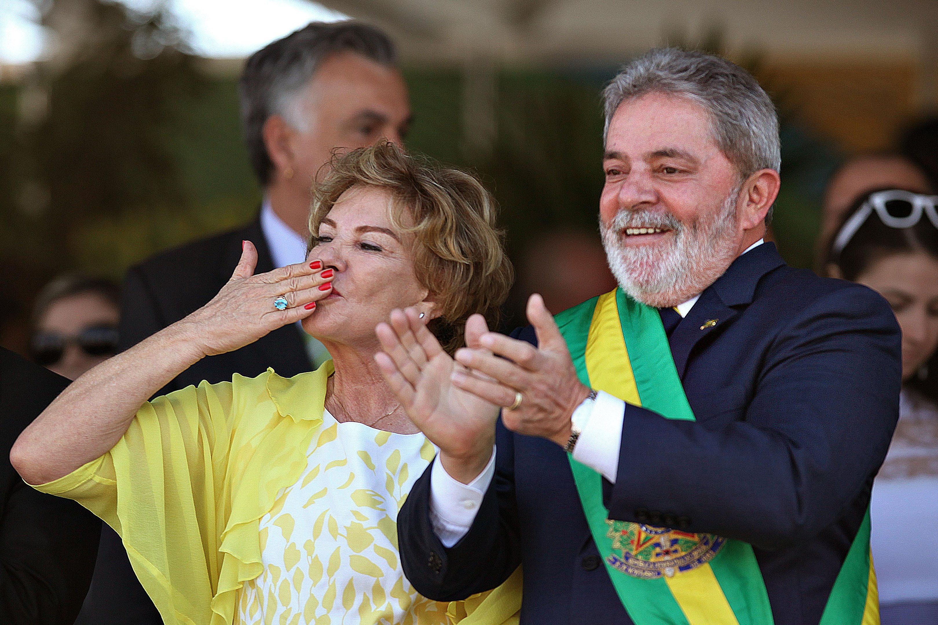 Ex-presidente Lula est&aacute; acompanhando a esposa na UTI do hospital S&iacute;rio-Liban&ecirc;s