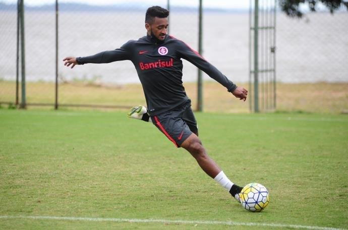 Inter emprestou Artur para a Ponte 