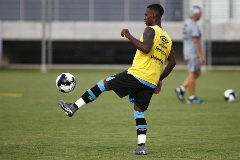 Lista inicial do Gr&ecirc;mio para Gauch&atilde;o n&atilde;o conta com Lincoln e Iago 