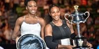 Serena Williams (à direita) derrota Venus na Austrália e conquista Grand Slam