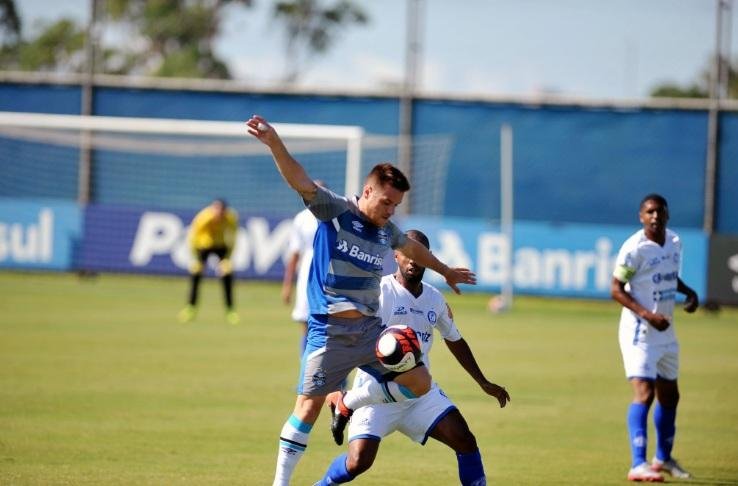 Gr&ecirc;mio encerra pr&eacute;-temporada com vit&oacute;ria em jogo-treino