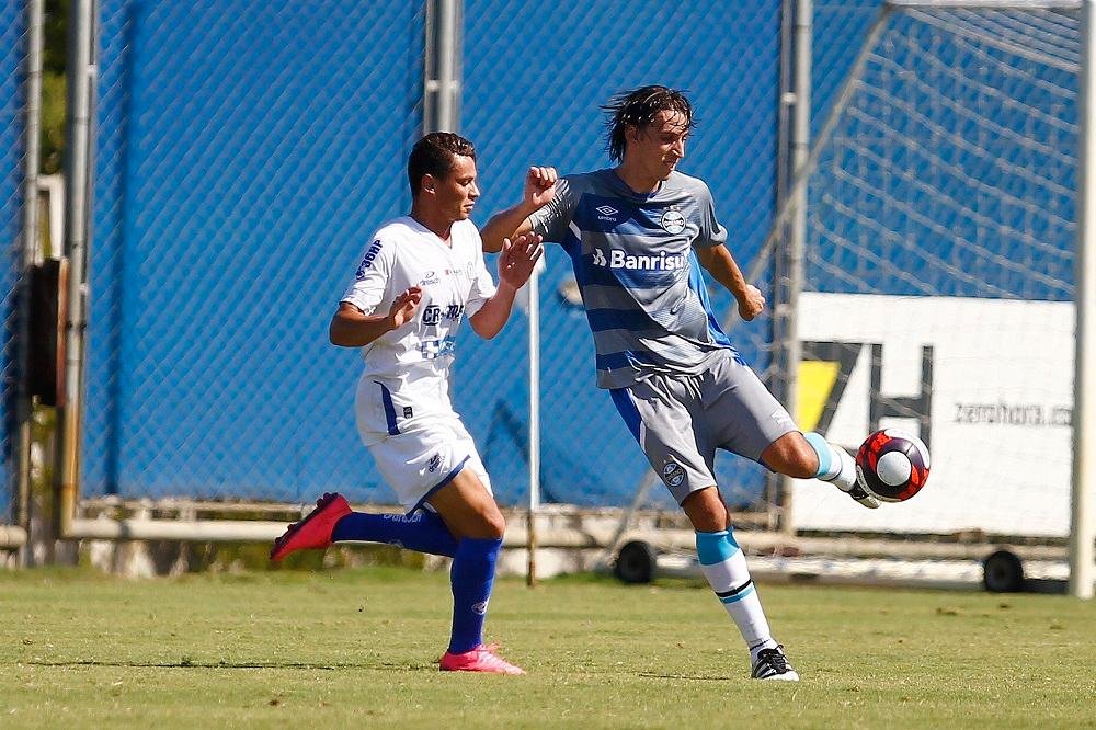 Renato tranquiliza torcida do Gr&ecirc;mio e garante que Geromel fica