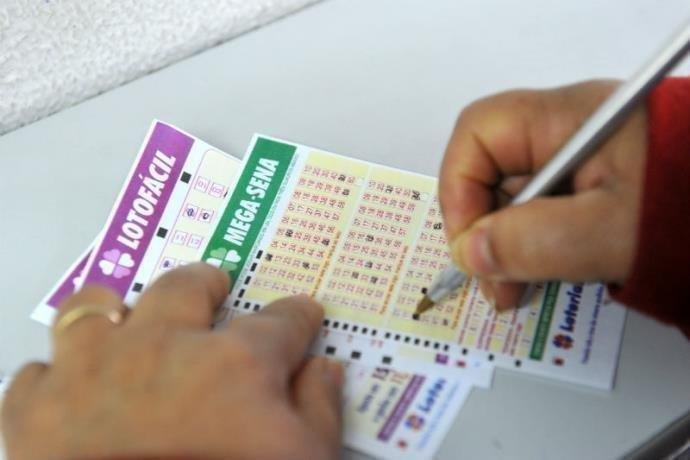 Mega-Sena acumula e pode pagar R$ 9 milh&otilde;es no pr&oacute;ximo sorteio