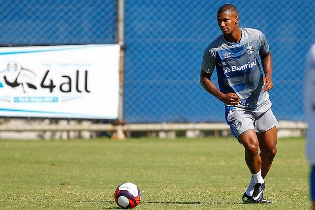 Volante do Gr&ecirc;mio foi campe&atilde;o da Copa do Brasil e medalha de ouro nas Olimp&iacute;adas ano passado