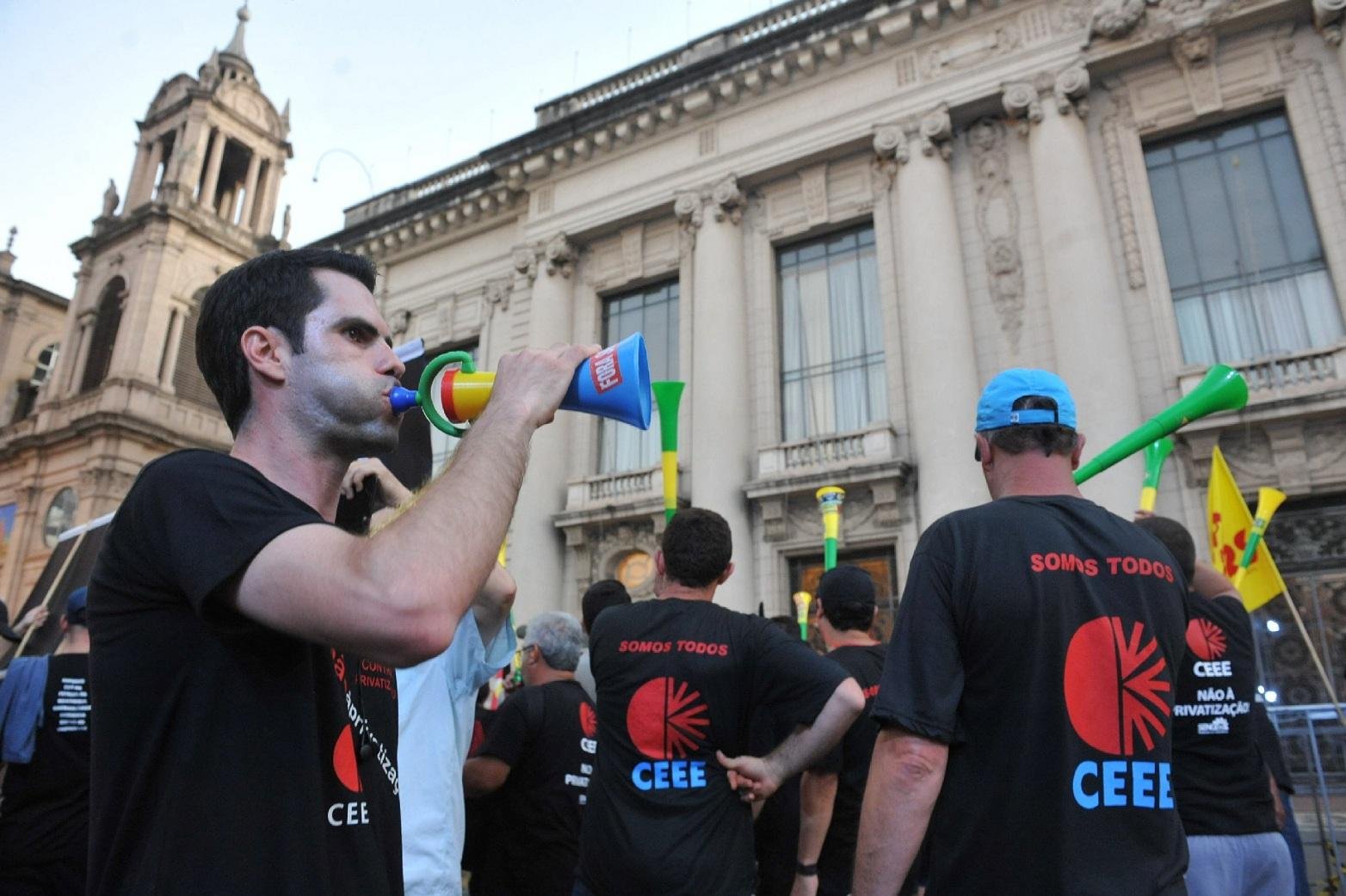 PEC que retira necessidade de plebiscito para venda da CEEE ser&aacute; votada pela AL