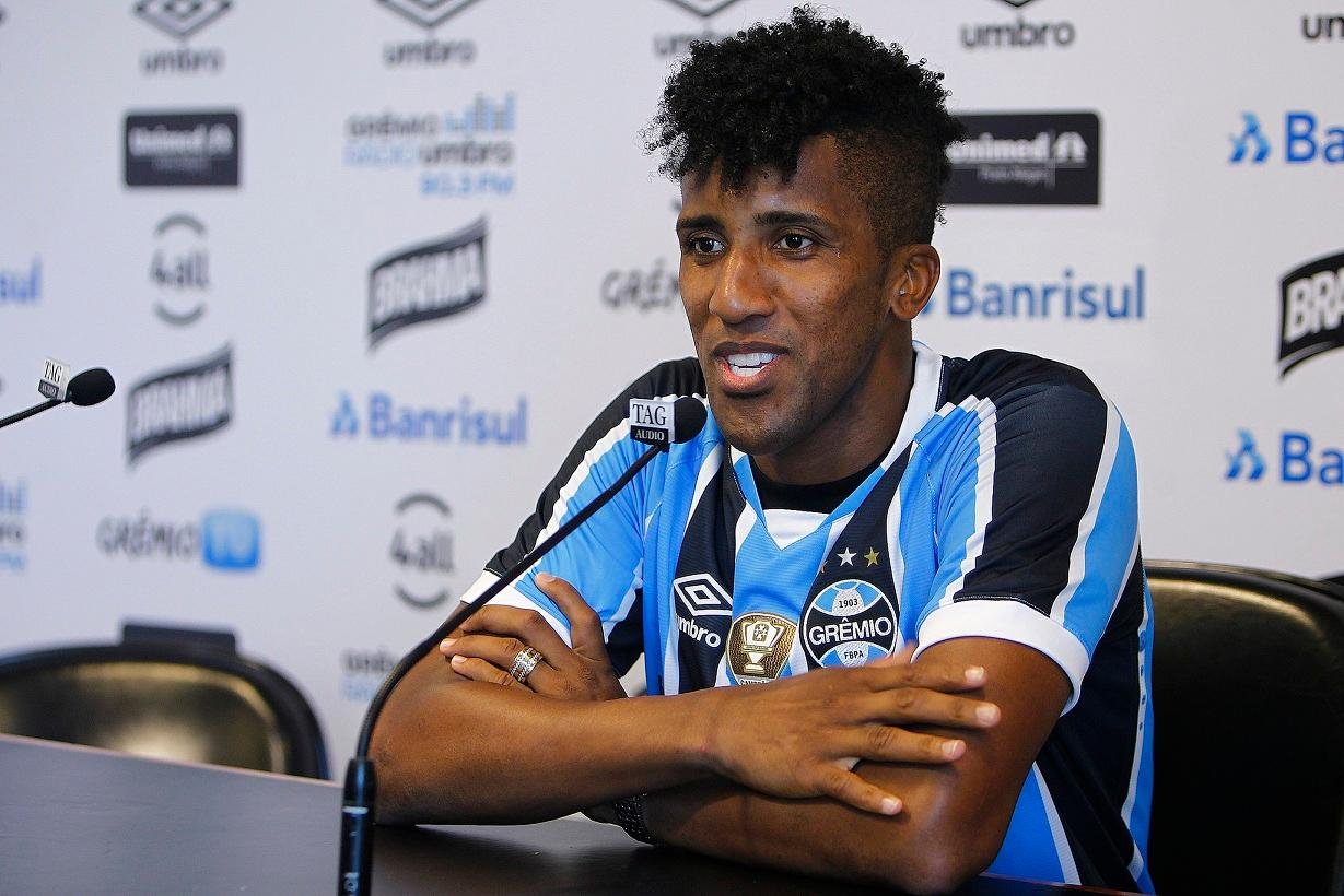 Lateral foi apresentado como refor&ccedil;o do Gr&ecirc;mio nesta segunda-feira 