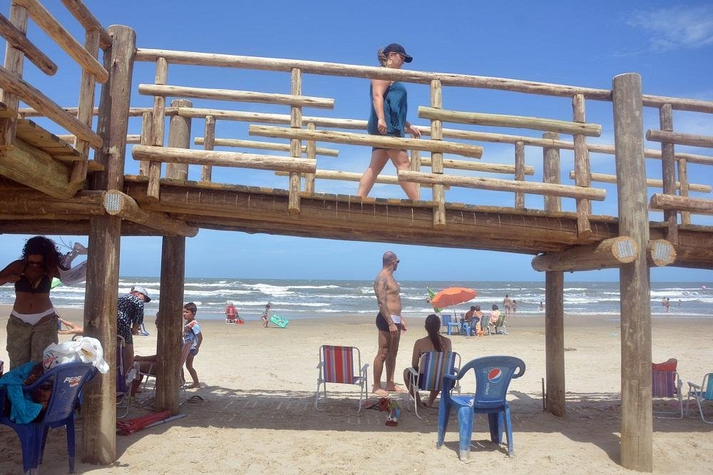 Estrutura &eacute; a &uacute;nica que facilita o acesso da avenida Beira-Mar at&eacute; a faixa de areia