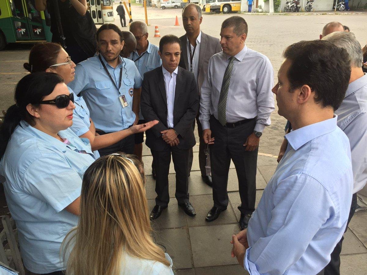 Marchezan conversa com funcion&aacute;rios da Carris na sede da empresa