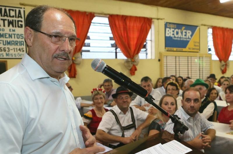 Governo ga&uacute;cho publica decreto do Refaz