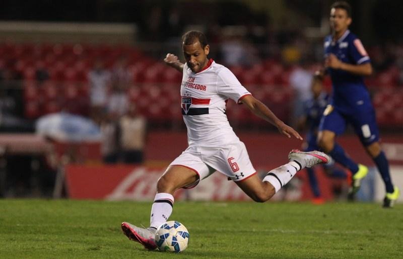 Carlinhos assinou contrato at&eacute; dezembro de 2017