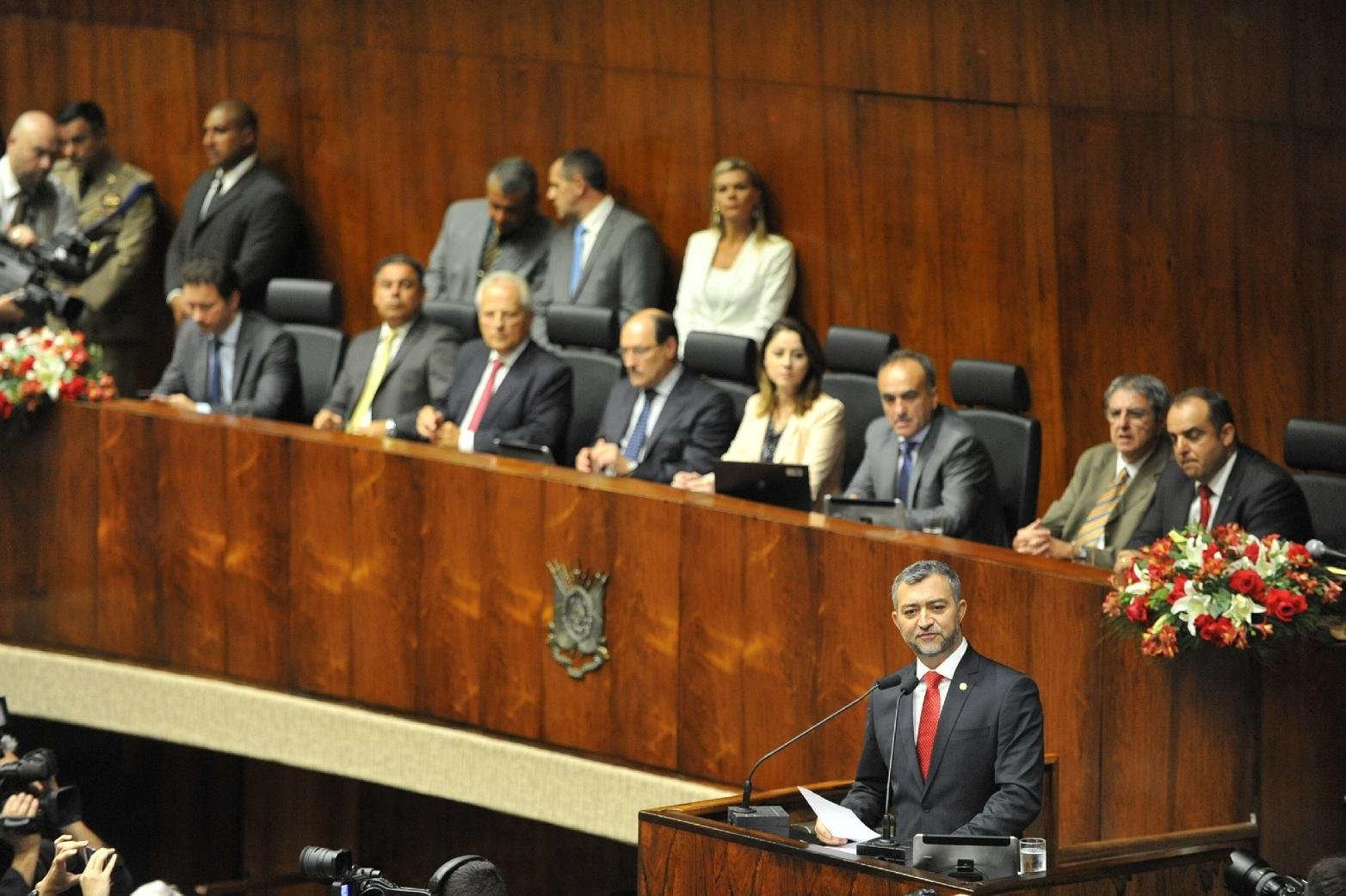 Novo presidente foi eleito por 45 votos contra um e, em seguida, tomou posse