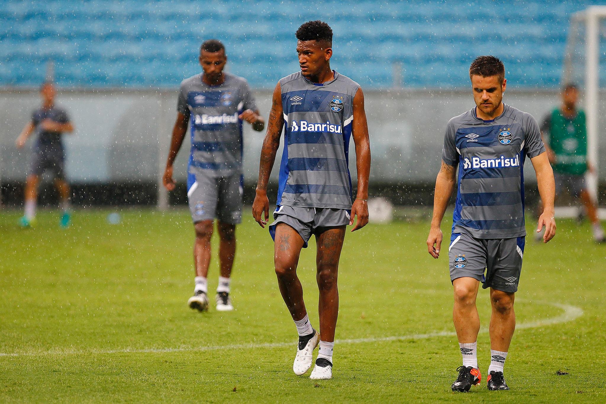 Ja&iacute;lson apareceu como substituto de Walace em treino