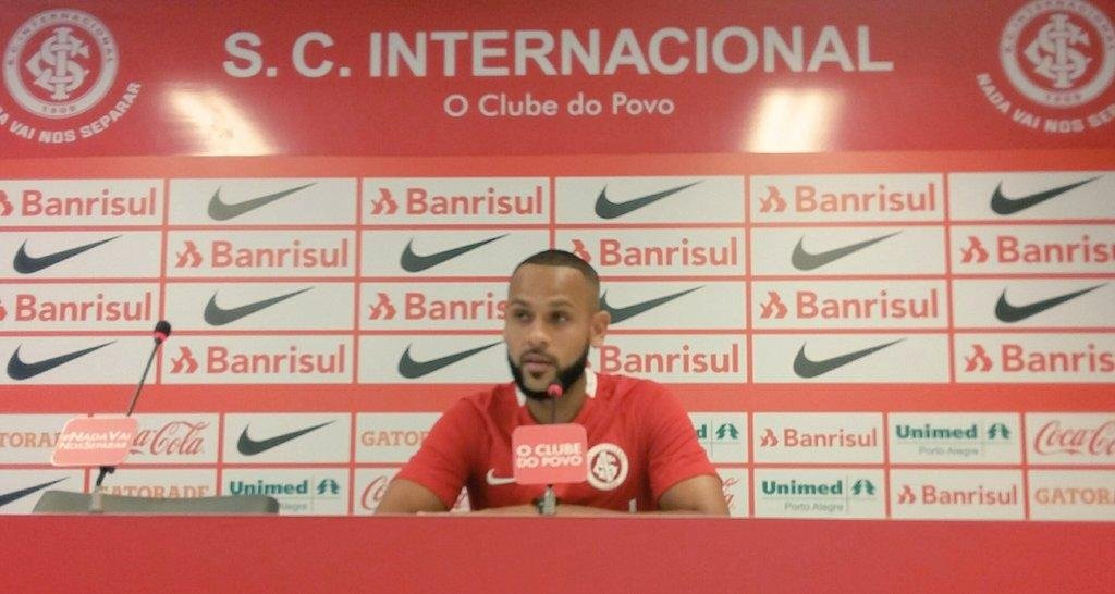 Carlinhos foi apresentado como novo refor&ccedil;o do Inter