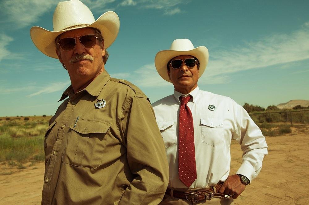 Jeff Bridges, indicado ao Oscar de Melhor Ator Coadjuvante, atua ao lado de Gill Birmingham em "A Qualquer Custo"