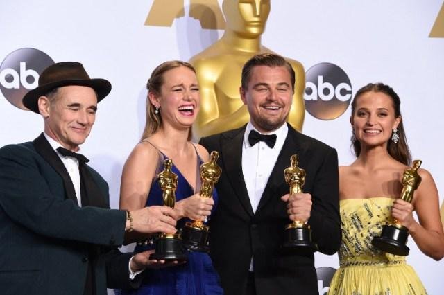 Mark Rylance, Brie Larson, Leonardo DiCaprio e Alicia Vikander foram alguns dos premiados do Oscar 2016