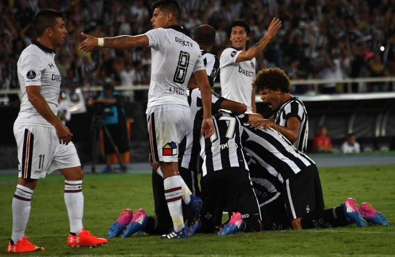 Time tem vitoria magra por 2 a 1 sobre o Colo-Colo