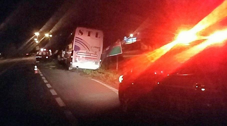 Dezessete pessoas ficam feridas em acidente com &ocirc;nibus em Marques de Souza 