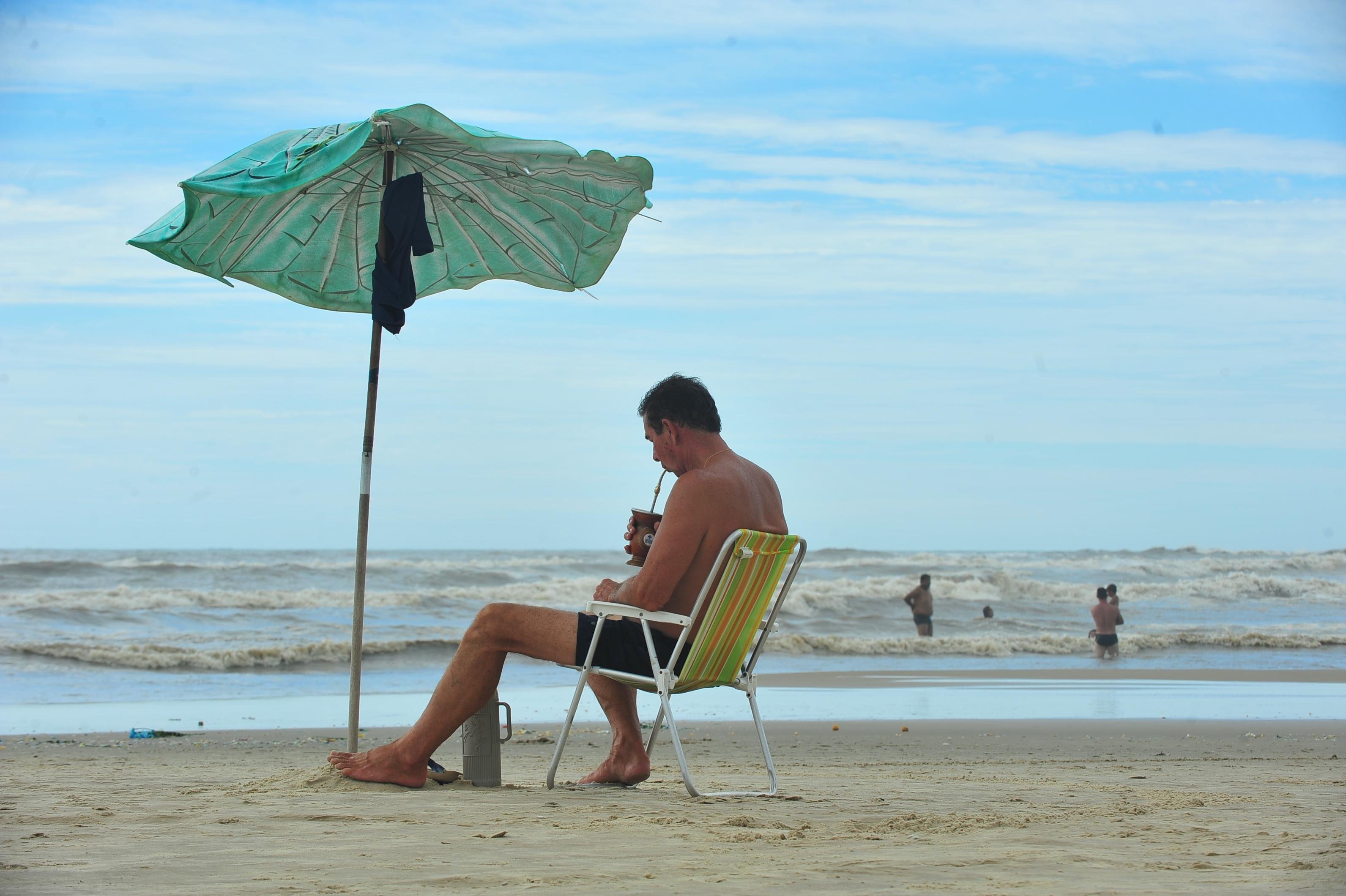 Litoral ter&aacute; m&aacute;ximas pr&oacute;ximas aos 30&deg;C nesta sexta