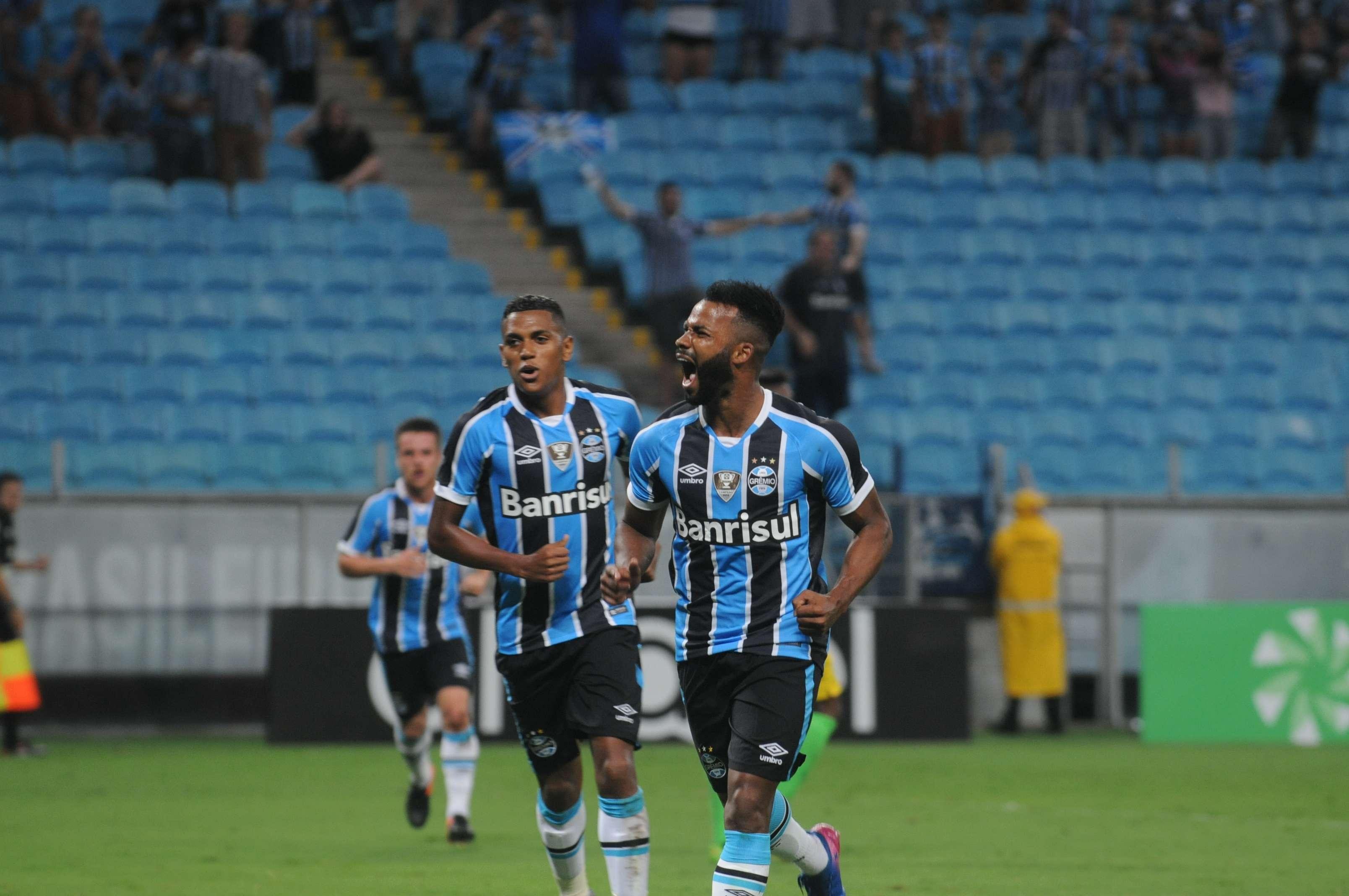 Fernandinho marcou o segundo gol na vit&oacute;ria do Gr&ecirc;mio