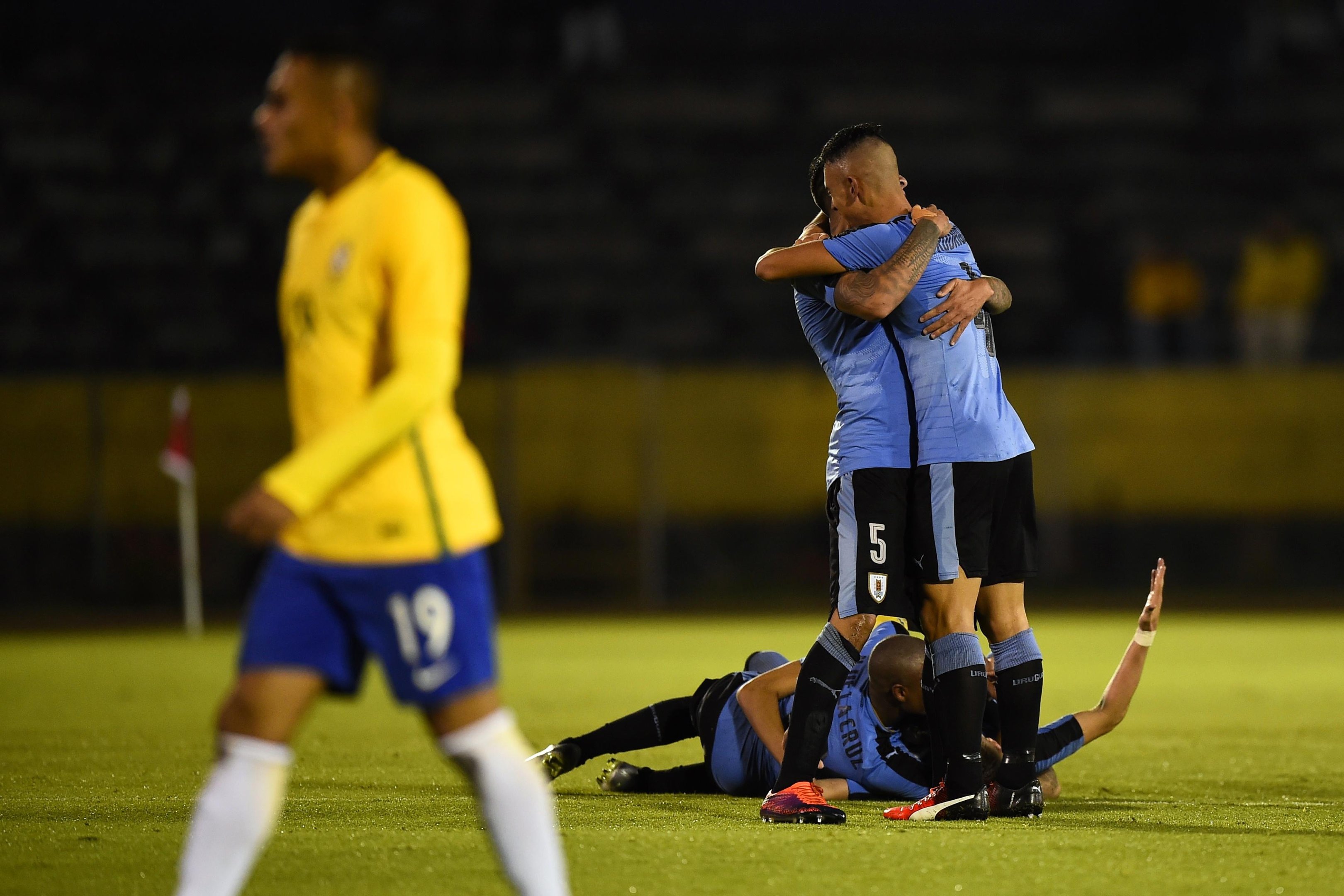 Sele&ccedil;&atilde;o foi derrotada por 2 a 1 e est&aacute; na &uacute;ltima posi&ccedil;&atilde;o do hexagonal final