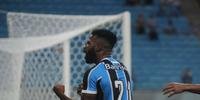 Fernandinho marcou o segundo gol do Grêmio contra o Ypiranga