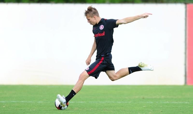 Volante Charles, revelado pela base do Inter, foi muito elogiado na &uacute;ltima partida contra Brasil de Pelotas
