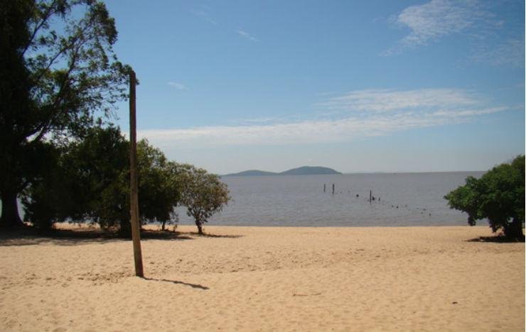 Duas praias de Gua&iacute;ba est&atilde;o entre as impr&oacute;prios para banho no RS
