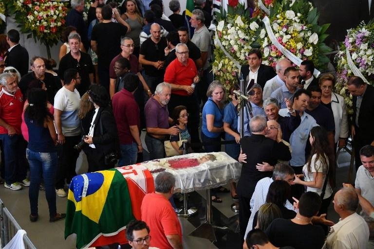 Pol&iacute;ticos participam de vel&oacute;rio de Marisa Let&iacute;cia em S&atilde;o Bernardo