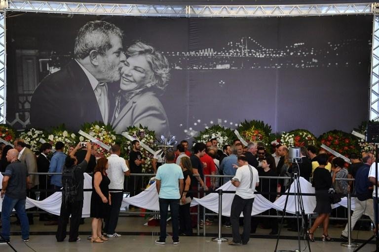 Vel&oacute;rio foi aberto ao p&uacute;blico