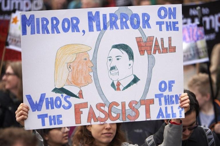 Manifestantes se concentraram diante da embaixada americana