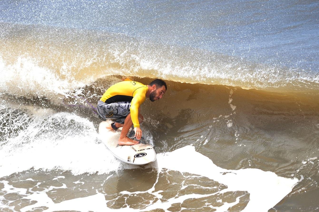 Vento terral animou surfistas &agrave; tarde em Tramanda&iacute;