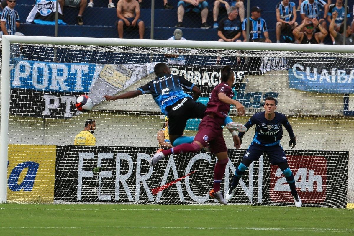 Caxias bateu o Gr&ecirc;mio por 2 a 1 no Centen&aacute;rio