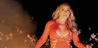 Em novo clipe, Mariah Carey queima vestido de noiva de mais de R$ 700 mil	