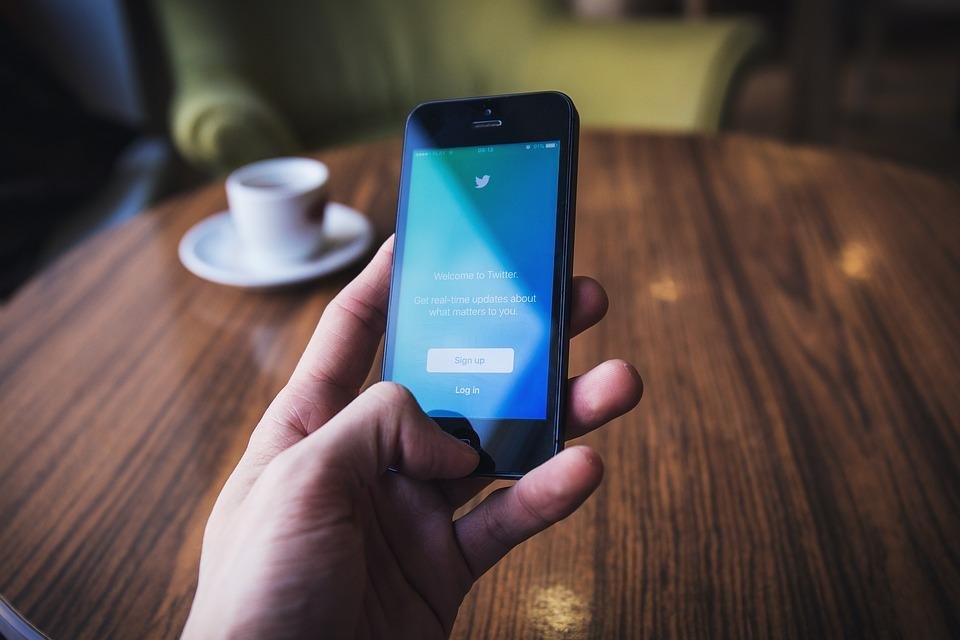 &ldquo;Queremos fazer do Twitter um lugar mais seguro&rdquo;, disse vice-presidente