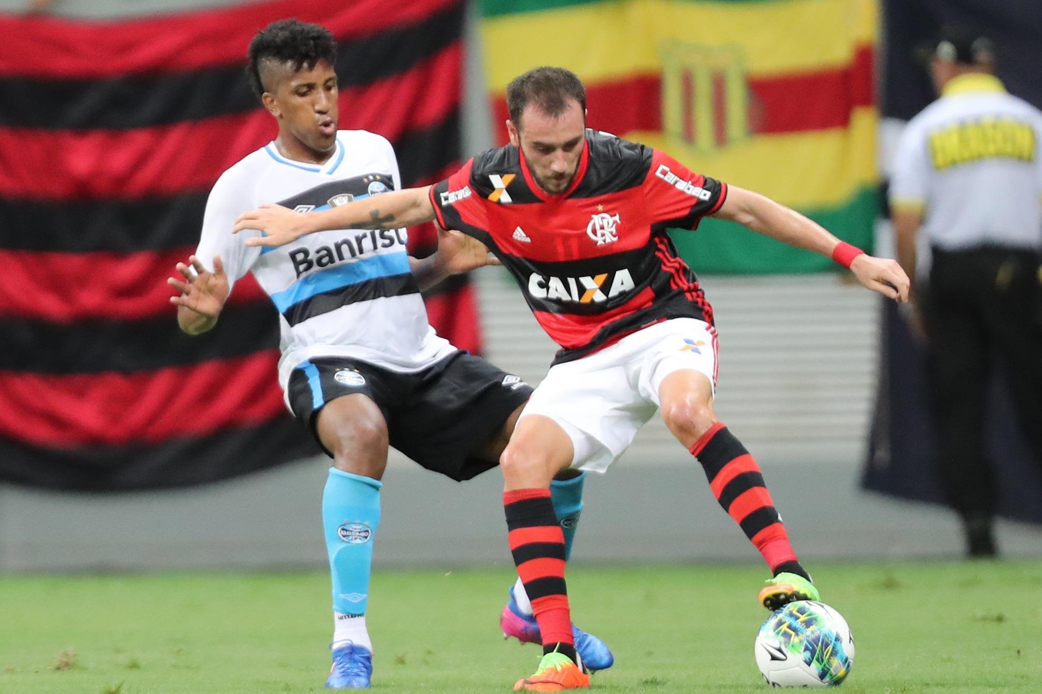 Auxiliar t&eacute;cnico defendeu escolha por aus&ecirc;ncia de Renato para treinar o time titular