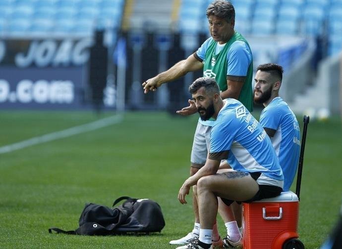 Marcelo Oliveira disse que dar&aacute; apoio a Douglas durante recupera&ccedil;&atilde;o