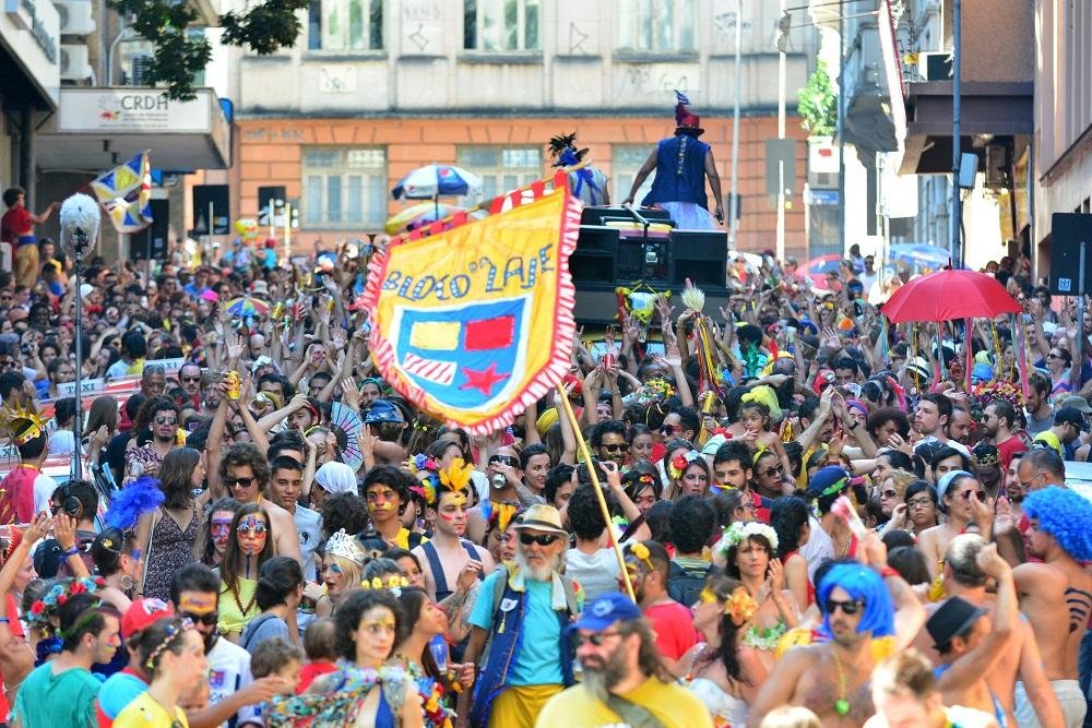 Carnaval de Rua de Porto Alegre vai se estender por um m&ecirc;s, com hor&aacute;rio limite at&eacute; 21h
