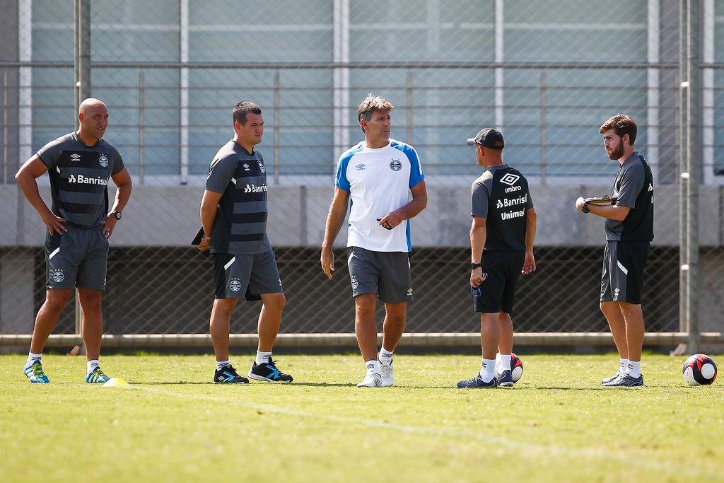 Renato ainda n&atilde;o definiu substituto de Douglas no Gr&ecirc;mio