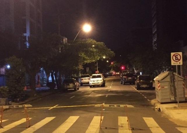 Tentativa de assalto contra viatura da PF termina com homem ferido por bala perdida