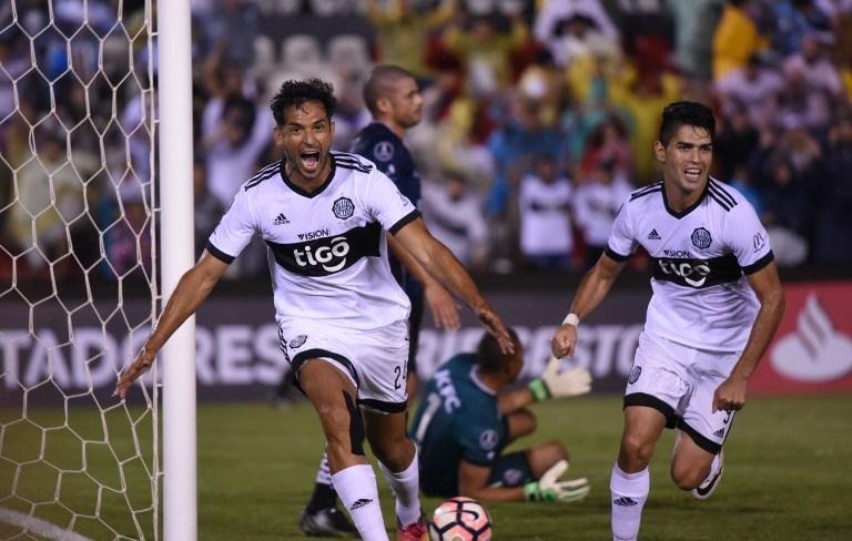 Roque Santa Cruz &eacute; um dos destaques do Olimpia