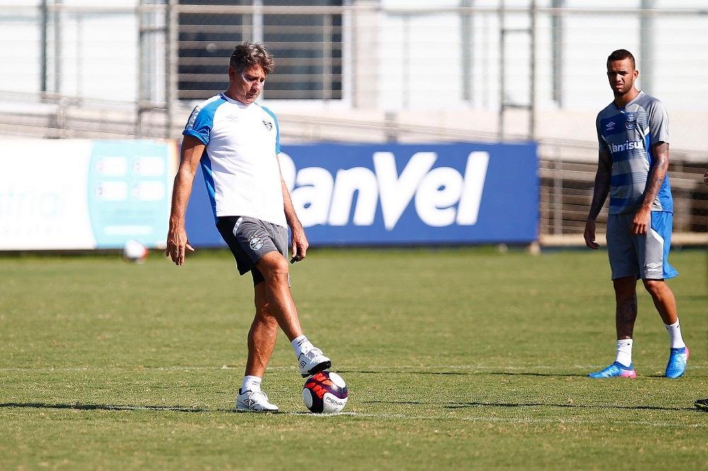 Pedro Rocha fica fora do treino do Gr&ecirc;mio e &eacute; d&uacute;vida para domingo
