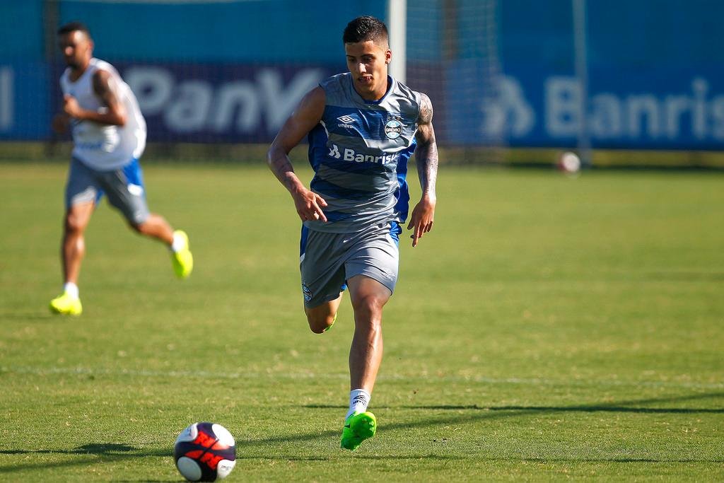 Da Silva sofreu les&atilde;o muscular e s&oacute; volta a jogar em mar&ccedil;o