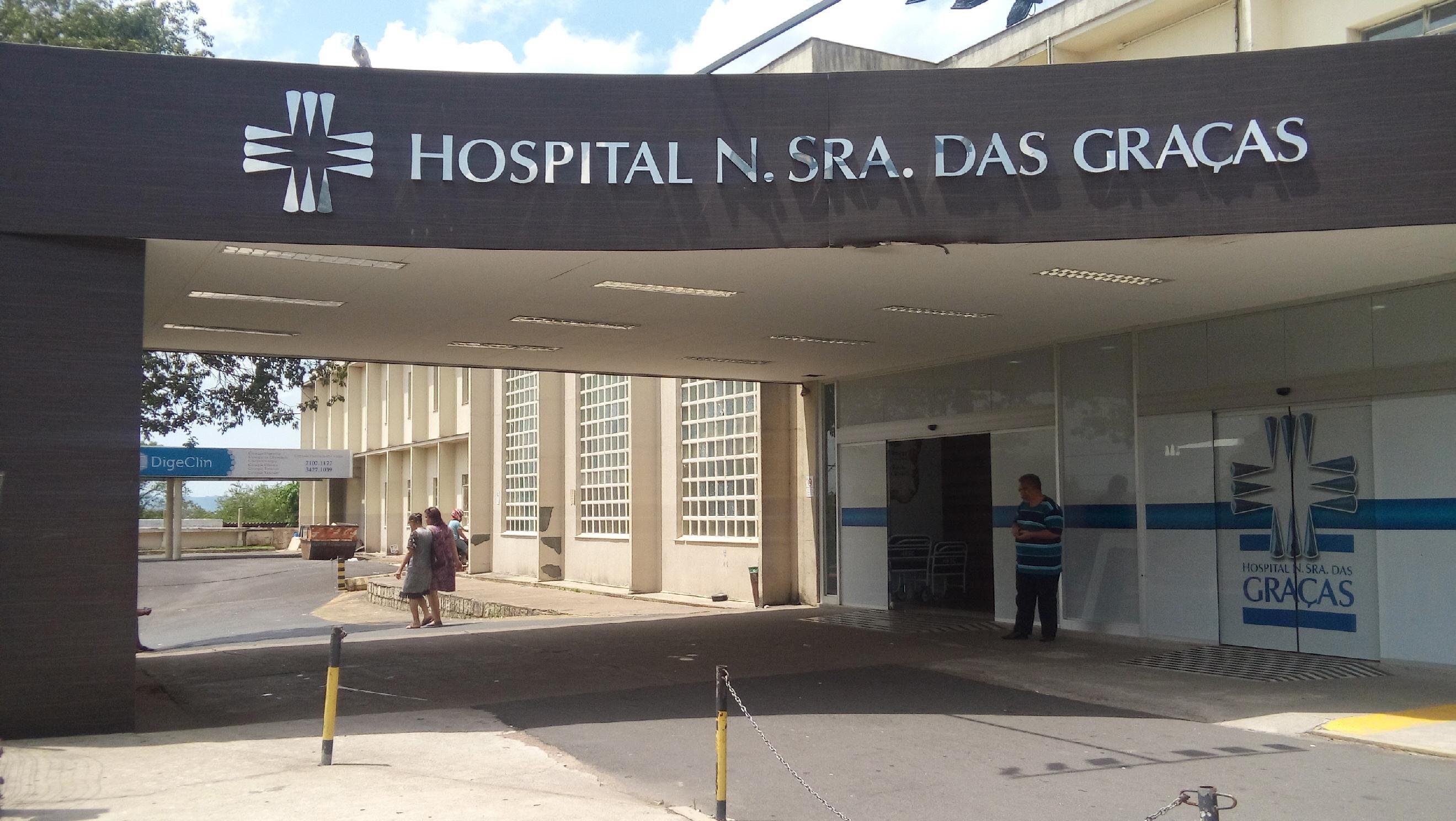 Funcion&aacute;rios do Hospital Nossa Senhora das Gra&ccedil;as reclamam do atraso de pagamento e condi&ccedil;&otilde;es ruins de trabalho
