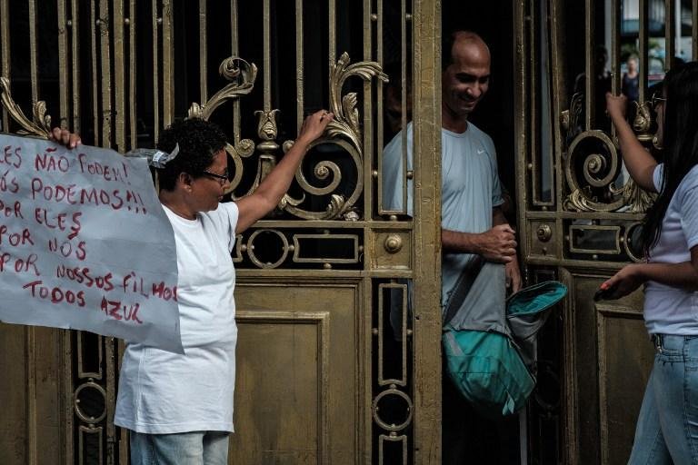 Manifesta&ccedil;&atilde;o de familiares de policiais em frente ao 6&ordm; Batalh&atilde;o da Pol&iacute;cia Militar