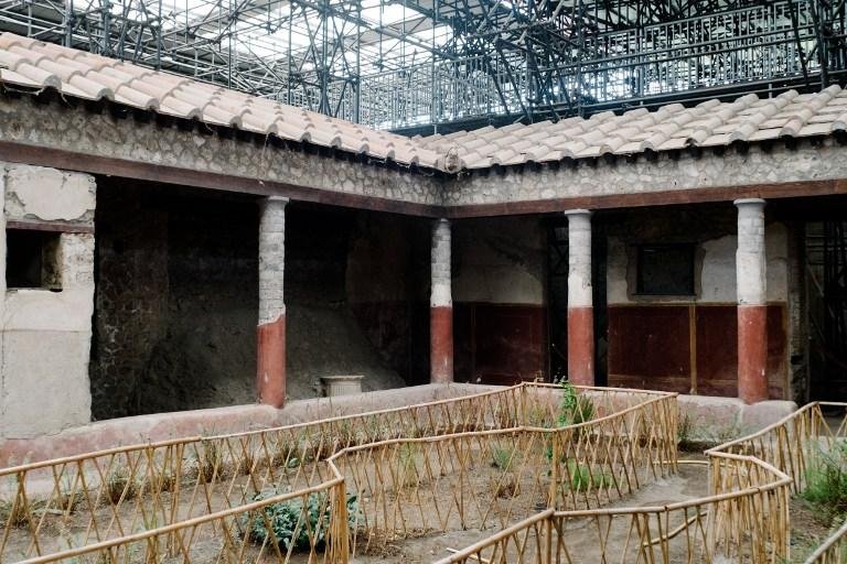 Casa dos Amantes Castos foi conservada durante 2.000 anos sob as cinzas e a lava do Ves&uacute;vio 