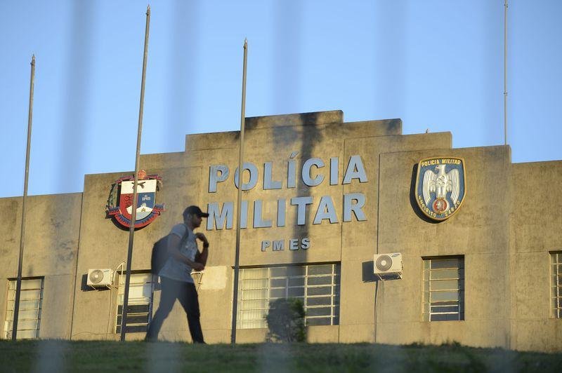 Grupo de PMs come&ccedil;a a voltar &agrave;s ruas de Vit&oacute;ria