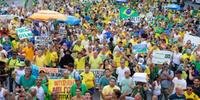 Grupos como Nas Ruas, Revoltados Online e Endireita Brasil, adotaram o mote 